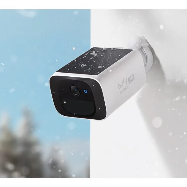 Eufy S220 SoloCam in snow