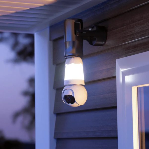 IMOU Bulb Cam 3MP WiFi Panoramic PT Security camera (2K) installed with light on at night time